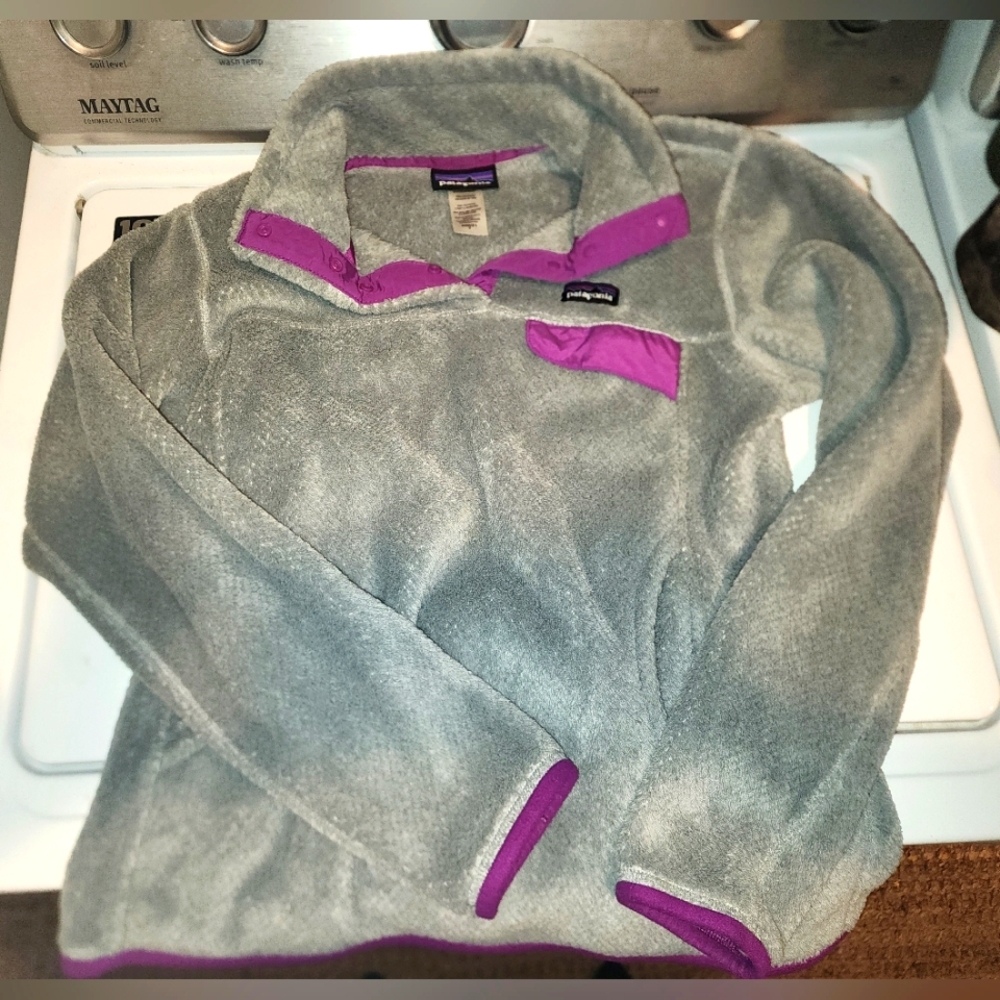 Womens small patagonia fleece jacket/pullover